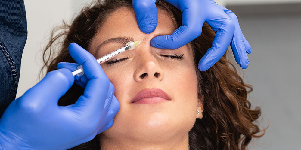 Botulinum Toxin Injections are popular non-surgical treatments used to reduce facial wrinkles and fine lines. Various types of botulinum toxin are injected into specific muscles to temporarily paralyze them, smoothing out wrinkles and preventing new ones from forming. Visible reduction in wrinkles within 3-7 days, lasting 3-6 months.