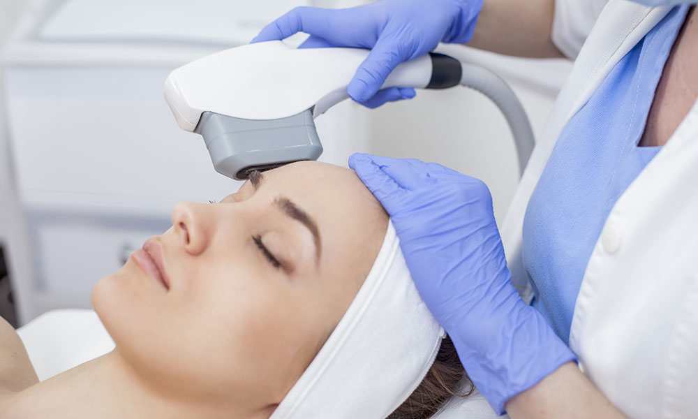 <p>Pulses of light are delivered to the skin, targeting pigment and blood vessels to improve skin tone and texture.</p>
